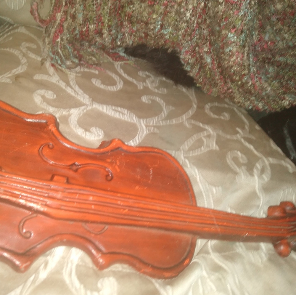 Wall decor violin